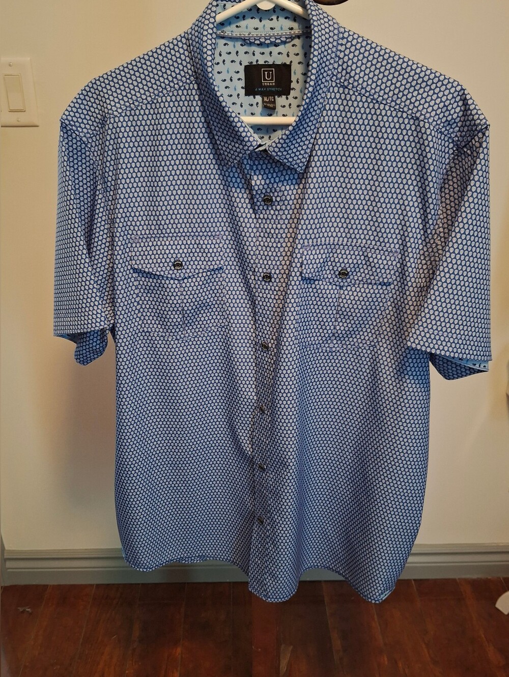 Urban NWOT Blue Short Sleeve Button-Down Dress Shirt.  4way Stretch. Mens XL